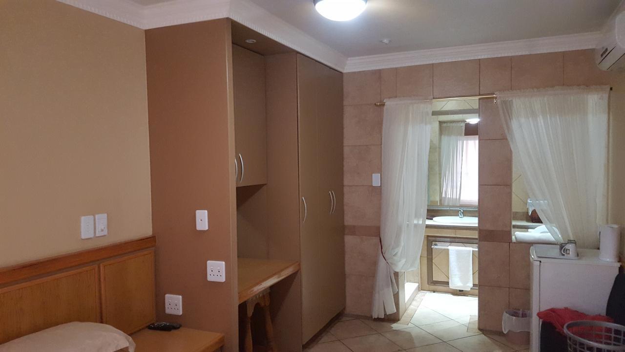 Bubez Guesthouse Барбертон Экстерьер фото