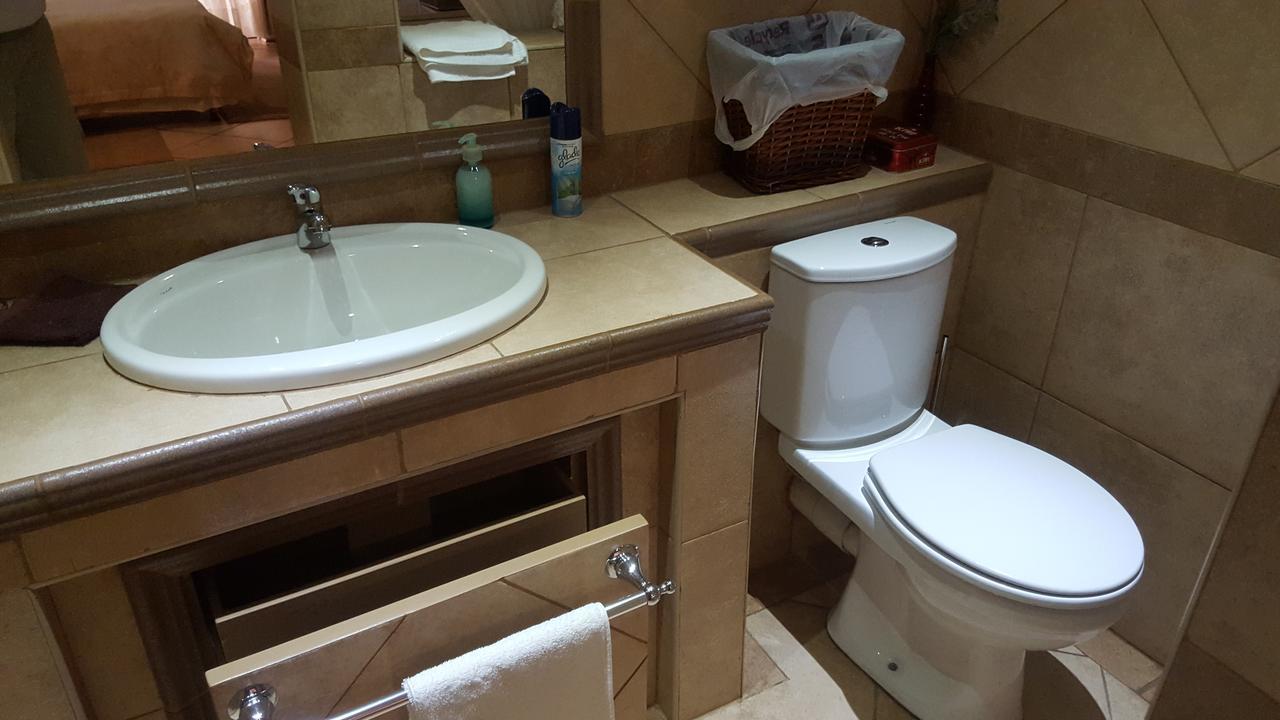 Bubez Guesthouse Барбертон Экстерьер фото