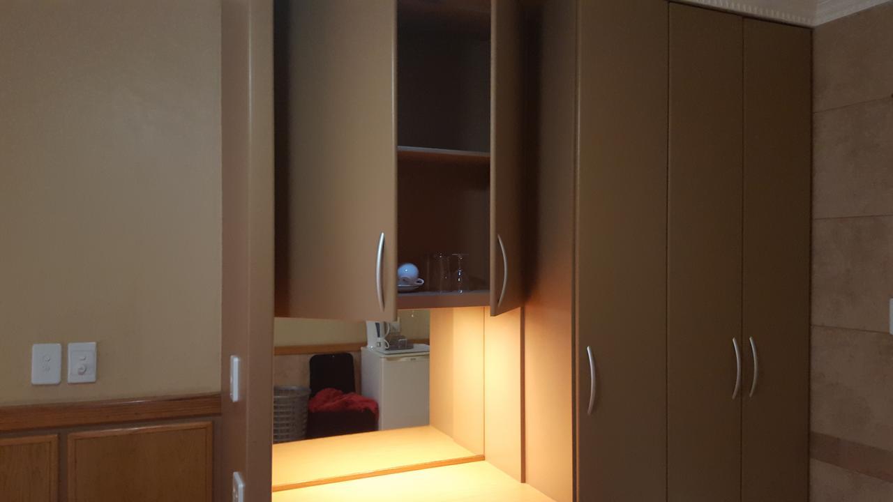 Bubez Guesthouse Барбертон Экстерьер фото